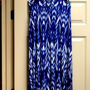 Only wore once size Medium color white and blue